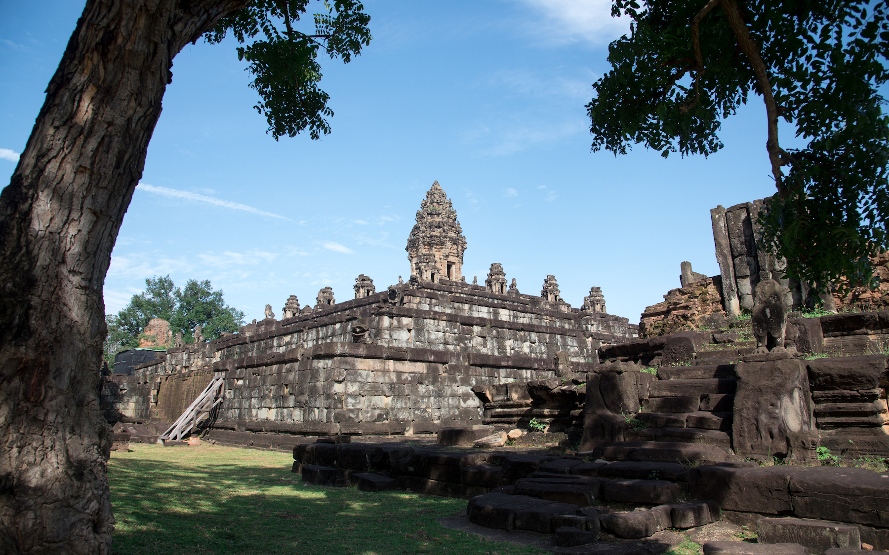 Rolous Group Temples Tour